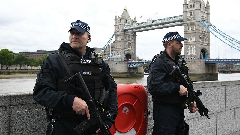 14 horas - Reino Unido se plantea enviar patrullas armadas contra las bandas juveniles - Escuchar ahora