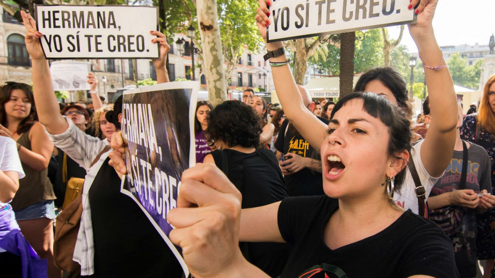 Manifestación contra la última decisión del TSJN en el caso de La Manada - Escuchar Ahora