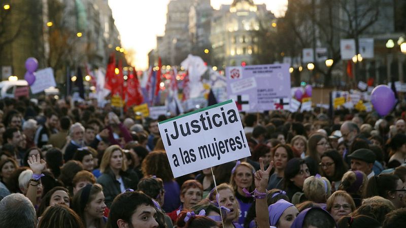 40 años de Constitución en RNE - Igualdad: el papel de la mujer y el feminismo como nueva fuerza - Escuchar ahora