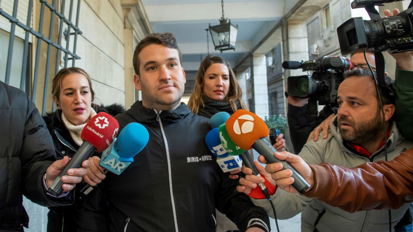 14 horas - La Fiscalía pide el ingreso en prisión de los cinco miembros de 'La Manada'