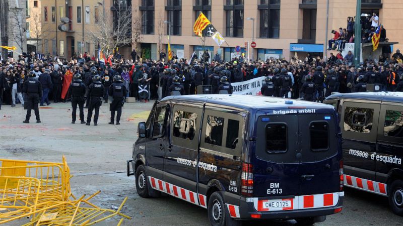  Las mañanas de RNE con Íñigo Alfonso - El Govern debe contestar a la advertencia del Gobierno para garantizar la seguridad en Cataluña - Escuchar ahora 