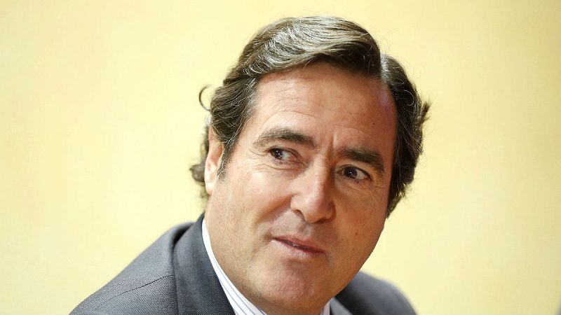 La CEOE critica el pacto Gobierno-sindicatos para deregogar parte de la reforma laboral - Escuchar ahora