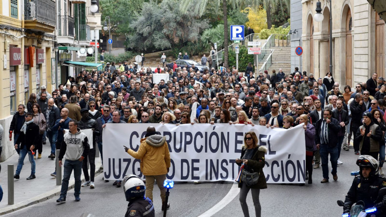 Condenan a un policía nacional por filtrar datos a un amigo en València