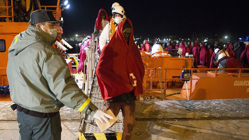 Boletines RNE - Salvamento Marítimo localiza en Almería una patera con 11 cadáveres a bordo