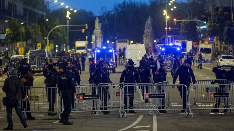  Las mañanas de RNE - Los Mossos intentan que los independentistas reabran las vías cortadas en Cataluña - Escuchar ahora