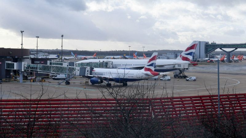 Boletines RNE - El aeropuerto de Gatwich vuelve a la normalidad tras 36 horas cerrado - Escuchar ahora