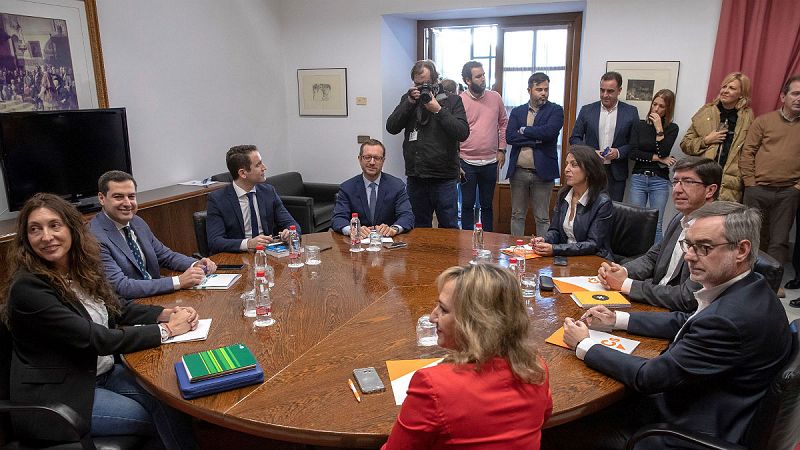14 horas - PP y Cs cierran un acuerdo de gobierno en Andalucía - Escuchar ahora