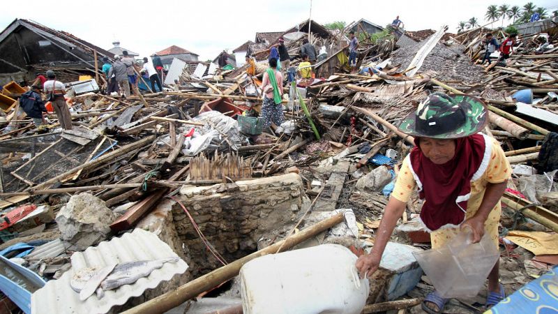  Las mañanas de RNE con Íñigo Alfonso - El mundo despierta con la mirada puesta en las consecuencias del tsunami de Indonesia - Escuchar ahora 