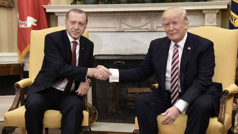  Las mañanas de RNE con Íñigo Alfonso - Trump da detalles a Erdogan del repliegue de EE.UU. de Siria - Escuchar ahora