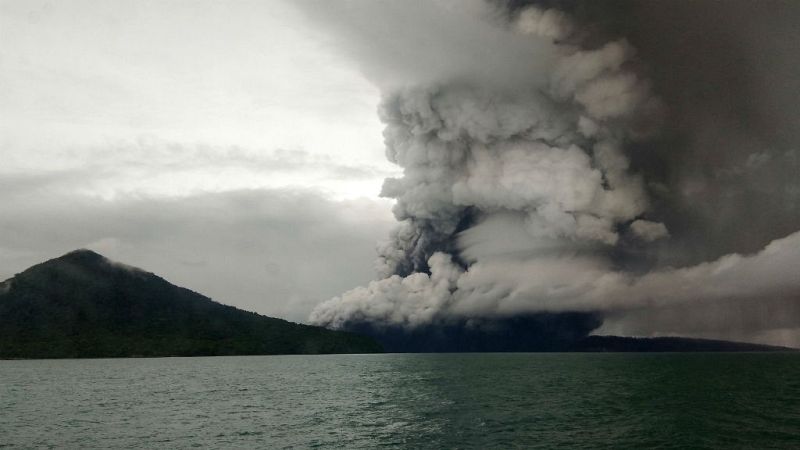  Las mañanas de RNE con Íñigo Alfonso - Se eleva la alerta por erupción del volcán Anak Krakatoa en Indonesia - Escuchar ahora