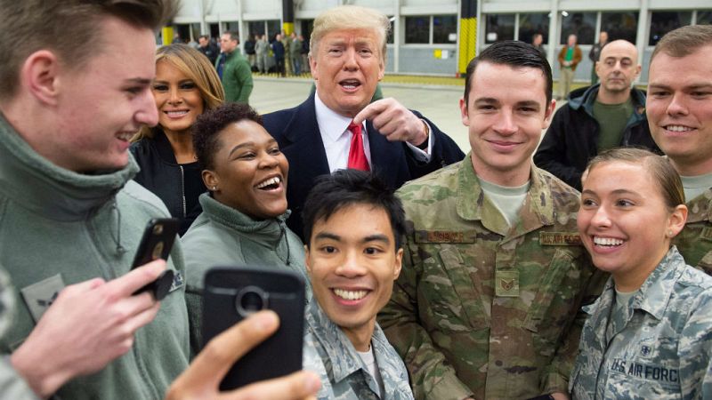 Las mañanas de RNE con Íñigo Alfonso - Trump visita por primera vez a las tropas destinadas en Irak - Escuchar ahora