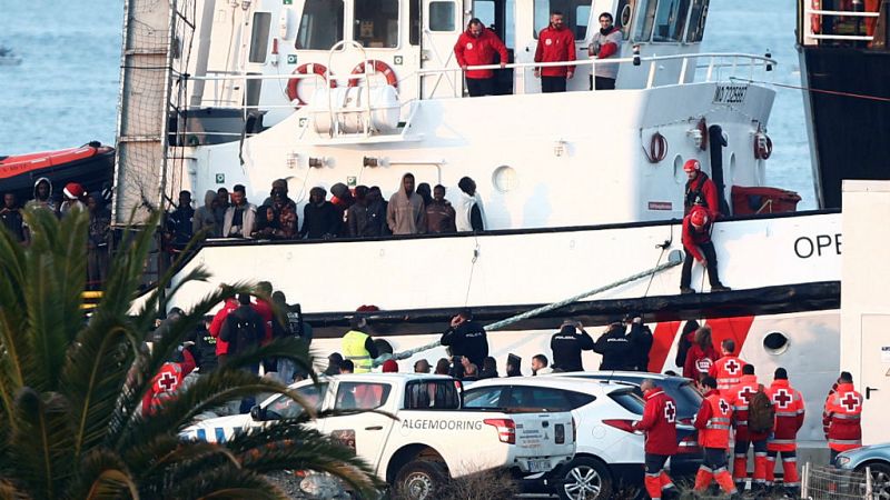  Boletines RNE - Continúa el desembarco en Algeciras de los migrantes rescatados por el Open Arms
