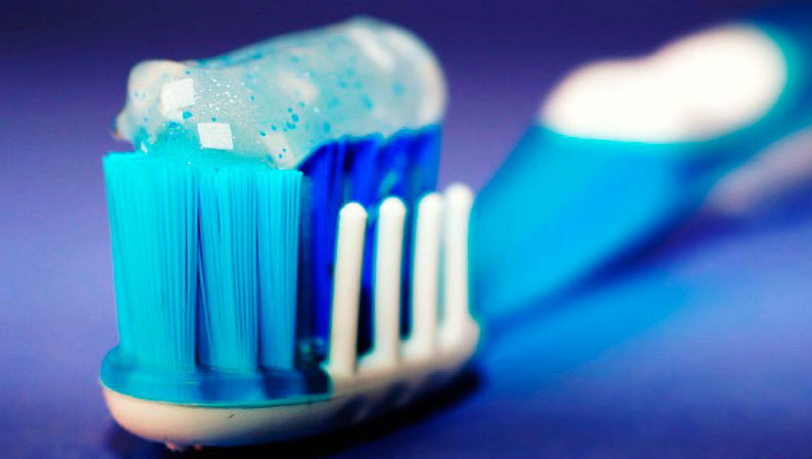 Informativos fin de semana - 20 horas - Nos comemos lo que define la palabra del año: Microplástico - Escuchar ahora