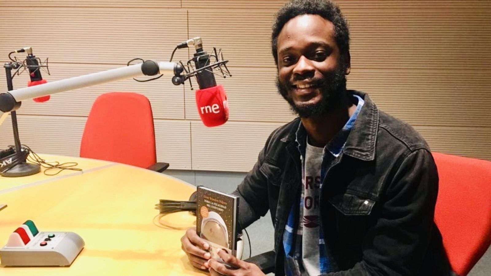 Gente despierta - El escritor César Brandon nos presenta 'Toda la felicidad del universo', su segundo libro - Escuchar ahora