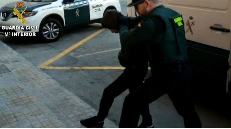  14 horas - Concentración contra la agresión a una joven por parte de cuatro hombres en Callosa d'En Sarriá - Escuchar ahora 