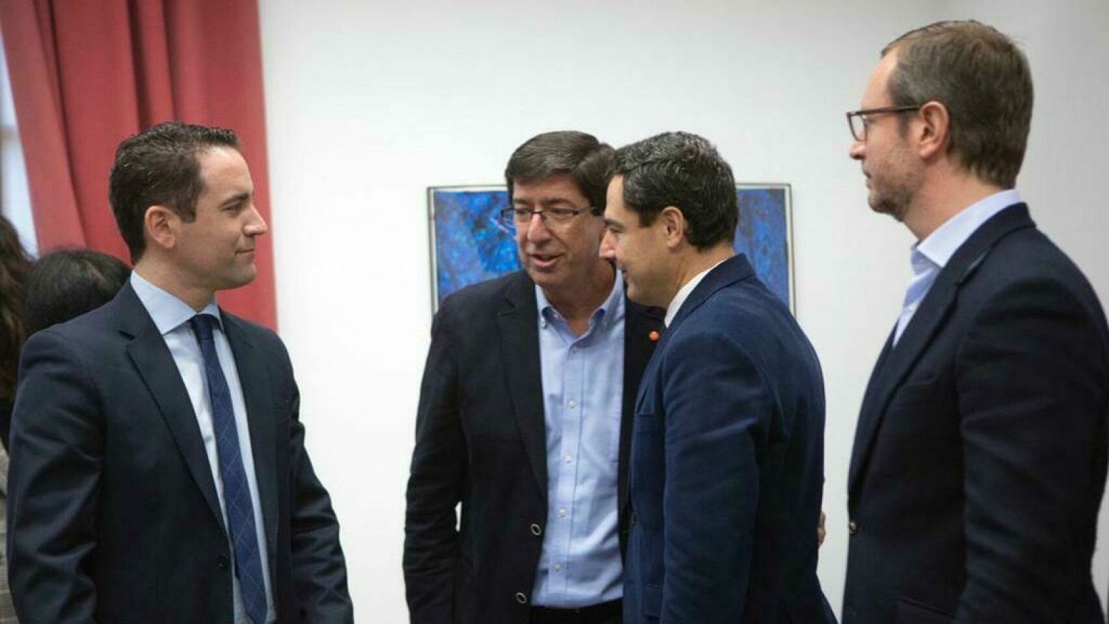 Boletines RNE - Vox pide la expulsión de 52 mil inmigrantes para apoyar la investidura de Juanma Moreno - escuchar ahora