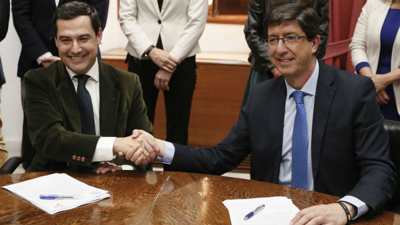  24 horas - El PP asume parte de las propuestas de Vox y logra un acuerdo para investir a Juanma Moreno - escuchar ahora