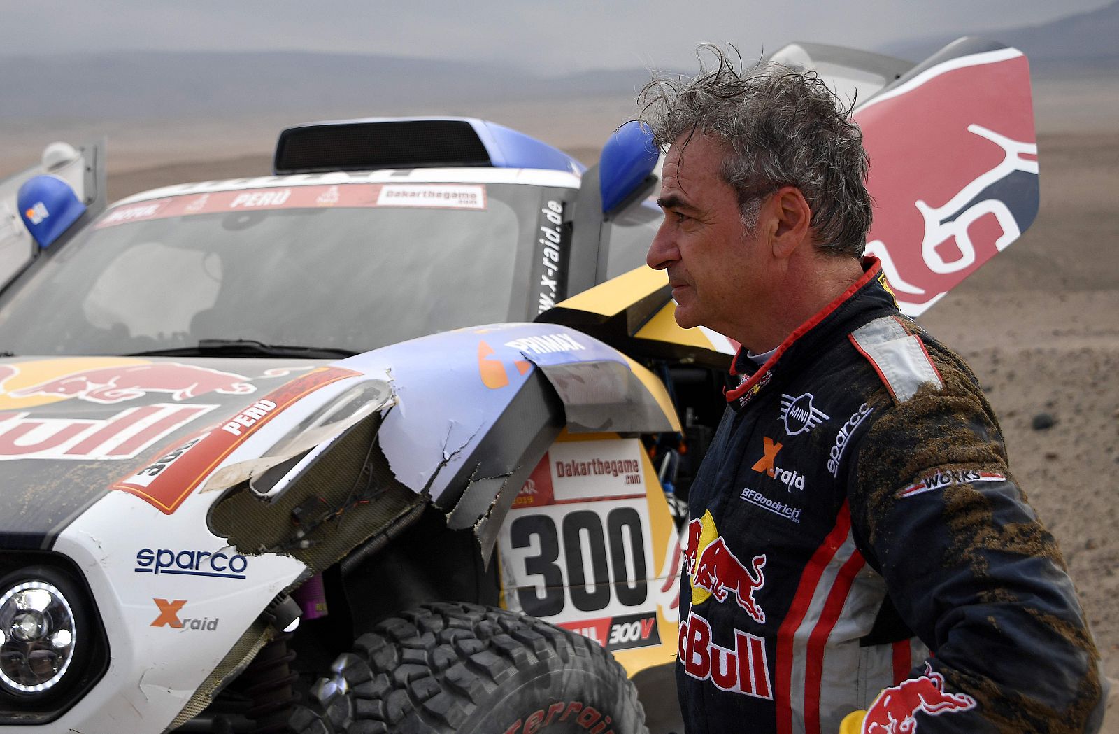 Carlos Sainz sigue en el Dakar 