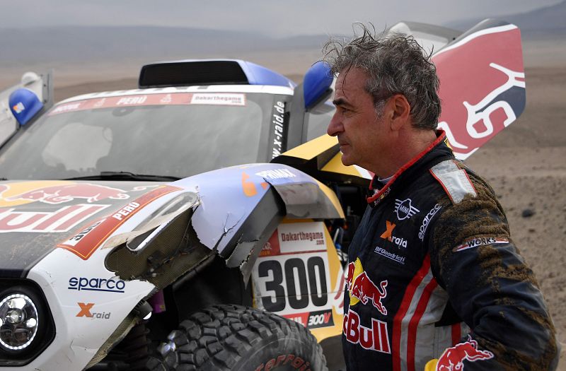 Carlos Sainz sigue en el Dakar 