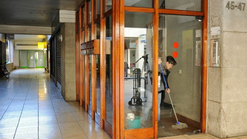  Boletines RNE - En Banyoles se reconstruye el asesinato de una mujer a manos presuntamente de su hija - Escuchar ahora 