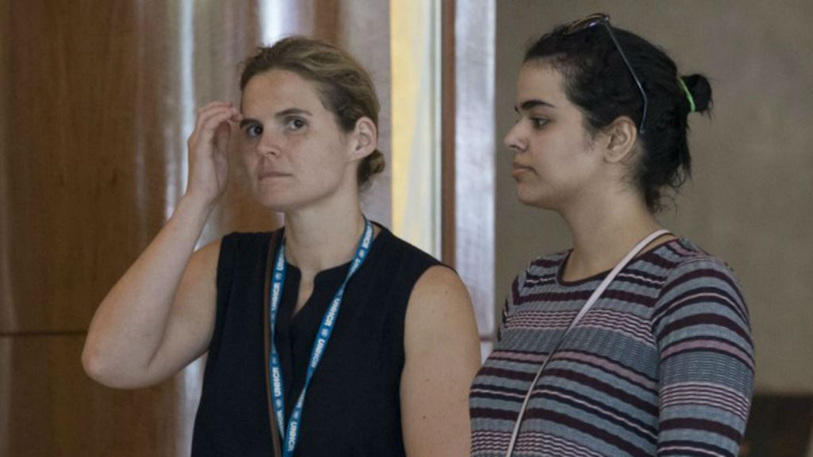  Boletines RNE - Canadá concede asilo a la joven saudí que huye de su familia - escuchar ahora