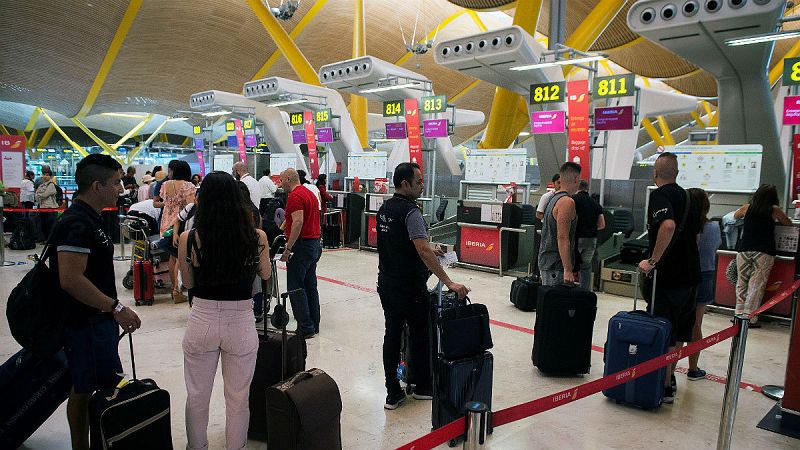 Boletines RNE - Los aeropuertos españoles baten su récord histórico con más de 260 millones de pasajeros