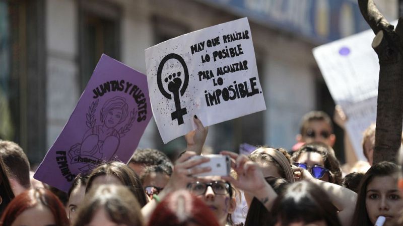 Boletines RNE - Concentración feminista en protesta por las políticas de VOX - Escuchar ahora