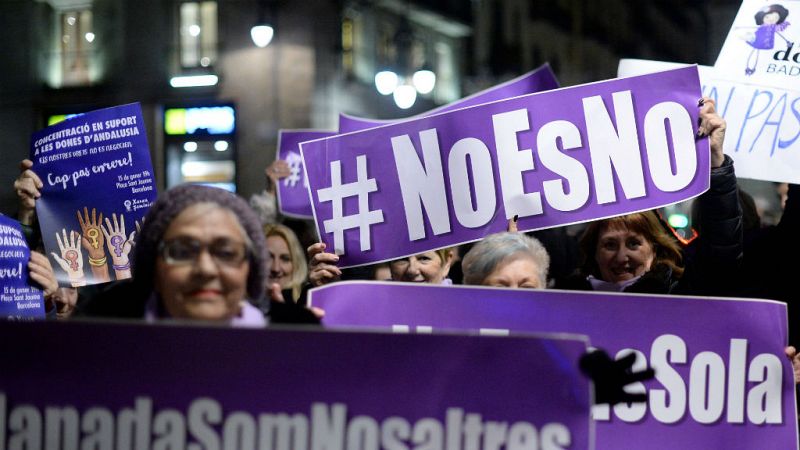 Boletines RNE - Miles de mujeres vuelven a las calles para reivindicar: "Ni un paso atrás en derechos" - escuchar ahora