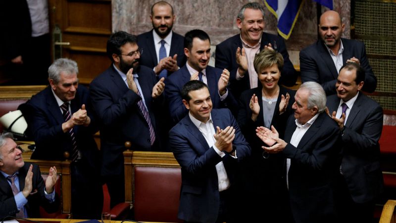 Las mañanas de RNE con Íñigo Alfonso - Tsipras salva una cuestión de confianza presentada por Syriza - Escuchar ahora