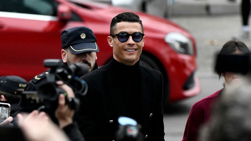  Boletines RNE - Cristiano Ronaldo declara en la Audiencia Provincial de Madrid - Escuchar ahora