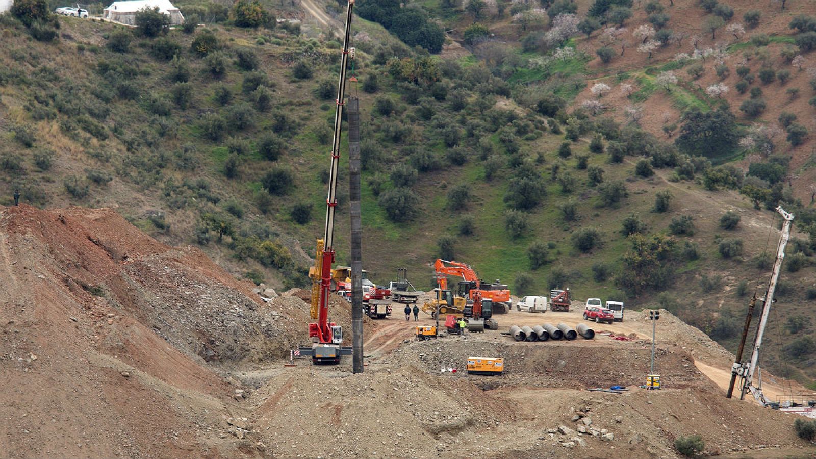 14 horas - Esfuerzo máximo de los equipos de rescate para llegar hasta Julen - Escuchar ahora