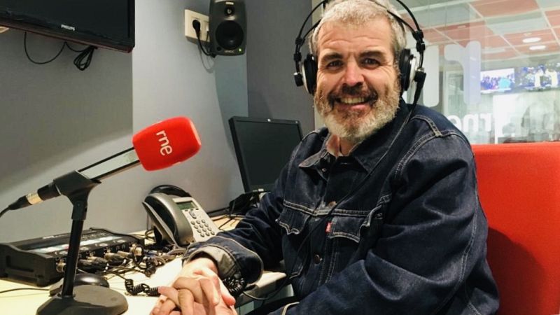 Gente despierta - Nos visita el modista Lorenzo Caprile, uno de los tres miembros del jurado del programa 'Maestros de la costura' de TVE, que acaba de comenzar su segunda temporada - Escuchar ahora