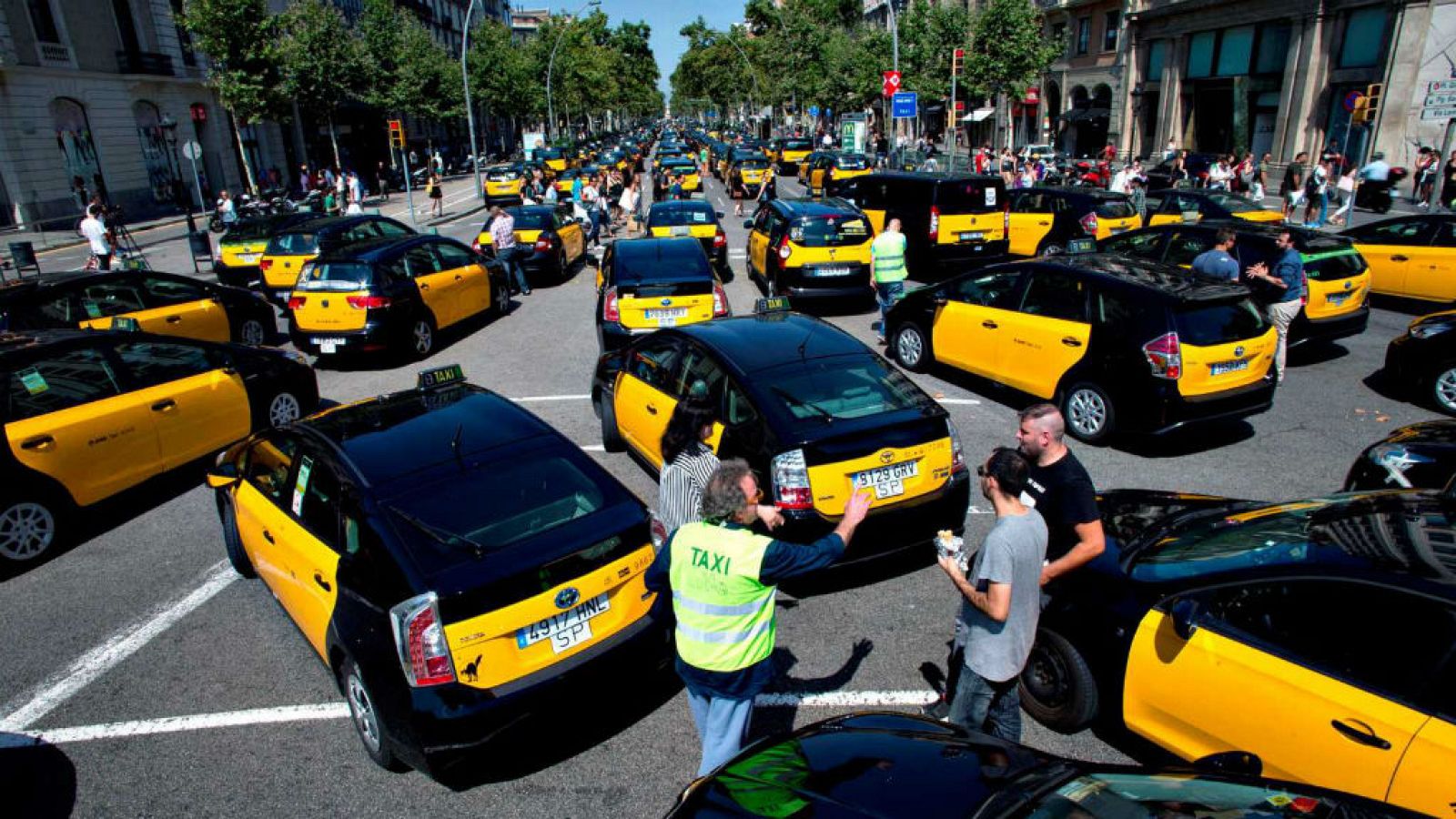  Boletines RNE -  Tito Álvarez: "El taxi de Barcelona ha dado una tregua hasta que se cumpla lo prometido" - Escuchar ahora