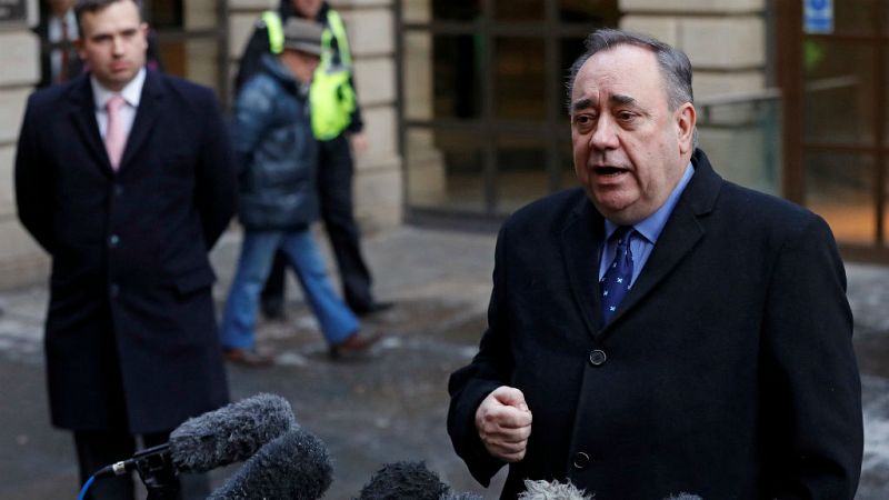 Boletines RNE - Salmond, exministro de Escocia, acusado de 14 delitos sexuales - escuchar ahora