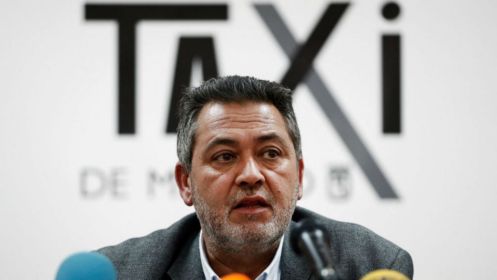  Boletines RNE - Los taxistas anuncian movilizaciones más contundentes - escuchar ahora