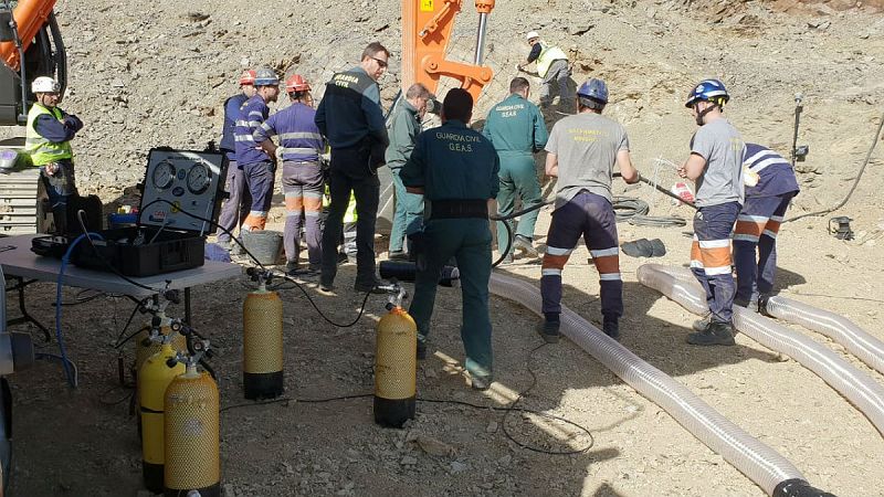 Boletines RNE - Los mineros avanzan en la excavación de la galería para el rescate de Julen - Escuchar ahora