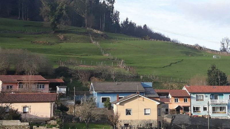  Boletines RNE - Varias viviendas ha sido desalojadas en Cantabria por peligro de derrumbe - Escuchar ahora