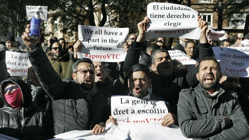  Boletines RNE - Los VTC de Barcelona quieren evitar los despidos anunciados - Escuchar ahora 