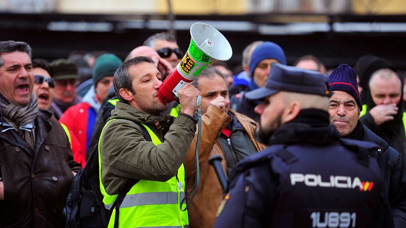 14 horas - Los taxistas de Madrid rebajan sus exigencias pero mantienen las movilizaciones - Escuchar ahora