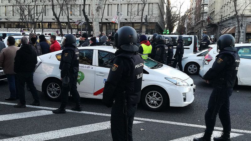 14 horas - ¿Cómo han sentido los ciudadanos de Madrid la huelga del taxi? - Escuchar ahora