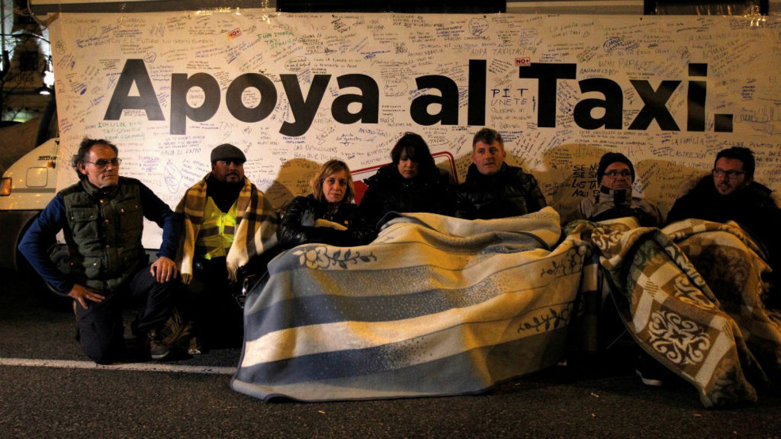  14 horas - Las exigencias de los taxistas dificulta un acuerdo en Madrid - escuchar ahora