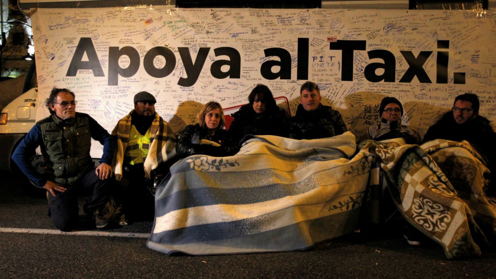 14 horas - Las exigencias de los taxistas dificulta un acuerdo en Madrid - escuchar ahora