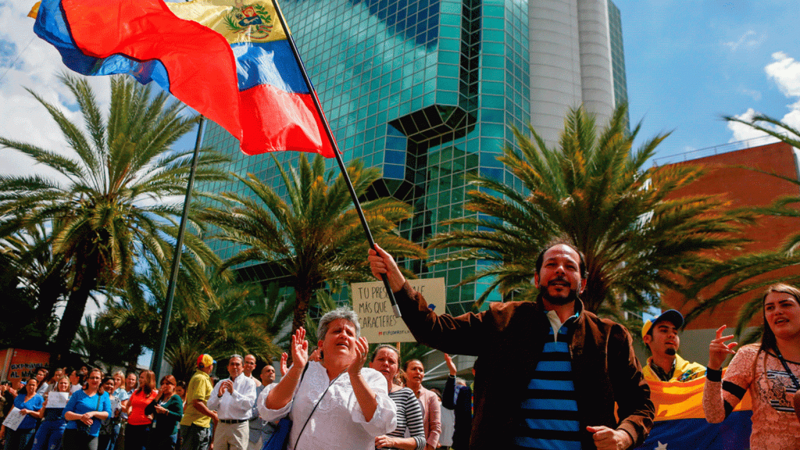  Las mañanas de RNE con Íñigo Alfonso - Zairet González, periodista de EFE en Caracas y compañera de los arrestados por Maduro - Escuchar ahora