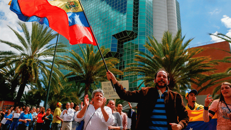  Las mañanas de RNE con Íñigo Alfonso - Zairet González, periodista de EFE en Caracas y compañera de los arrestados por Maduro - Escuchar ahora