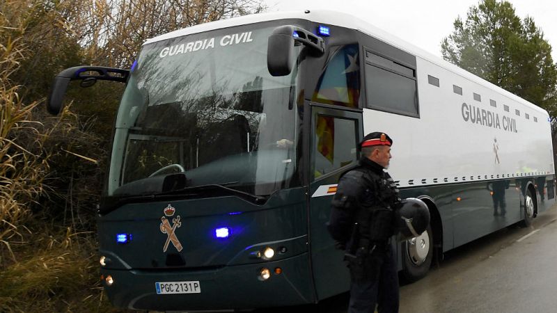  Boletines RNE - Los independentistas catalanes en prisión viajan ya camino de Madrid - Escuchar ahora 