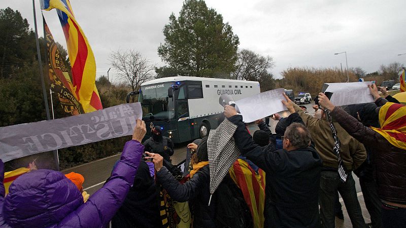 14 horas - Los políticos independentistas presos, trasladados a Madrid para el juicio del 'procés'