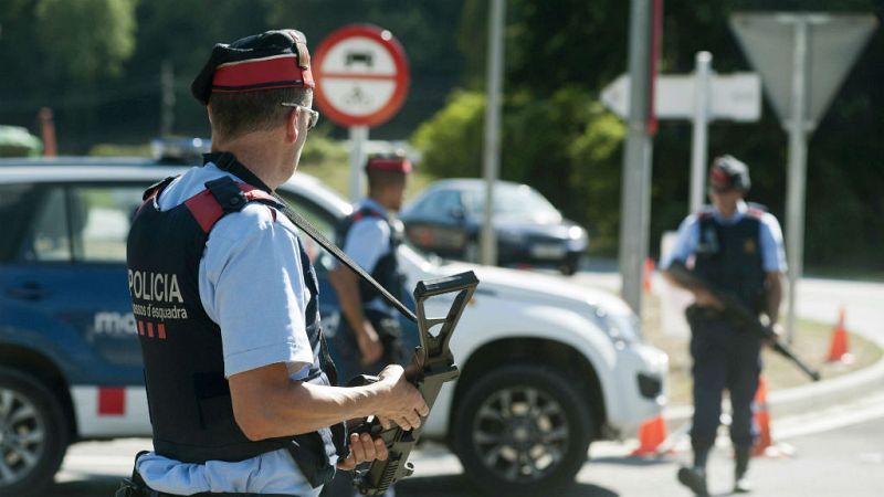 Boletines RNE - Ya son siete los detenidos por una violación múltiple en Sabadell - Escuchar ahora