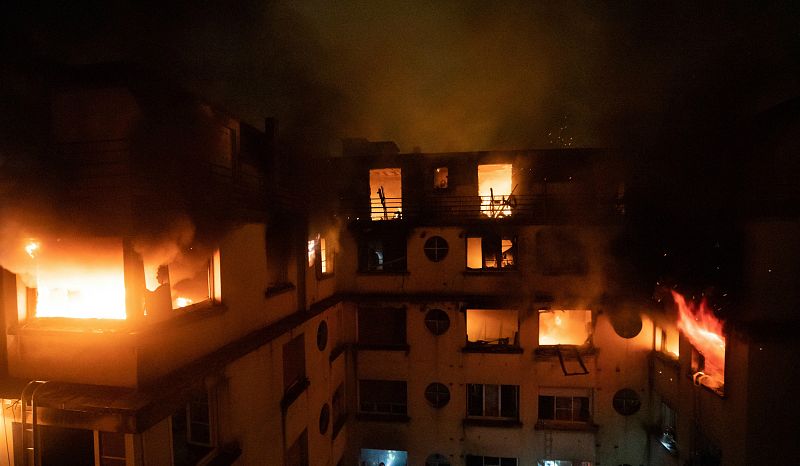 14 horas - Diez muertos en el incendio de un edificio en París - Escuchar ahora