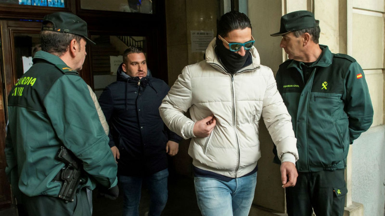 Boletines RNE - 'La Manada' continuará en libertad al ser desestimados los recursos de súplica  - Escuchar ahora