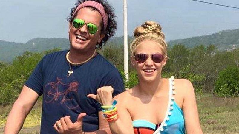 Shakira y Carlos Vives - La bicicleta